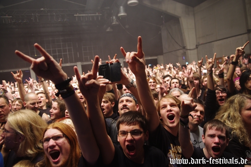 amon-amarth-11-2013-14